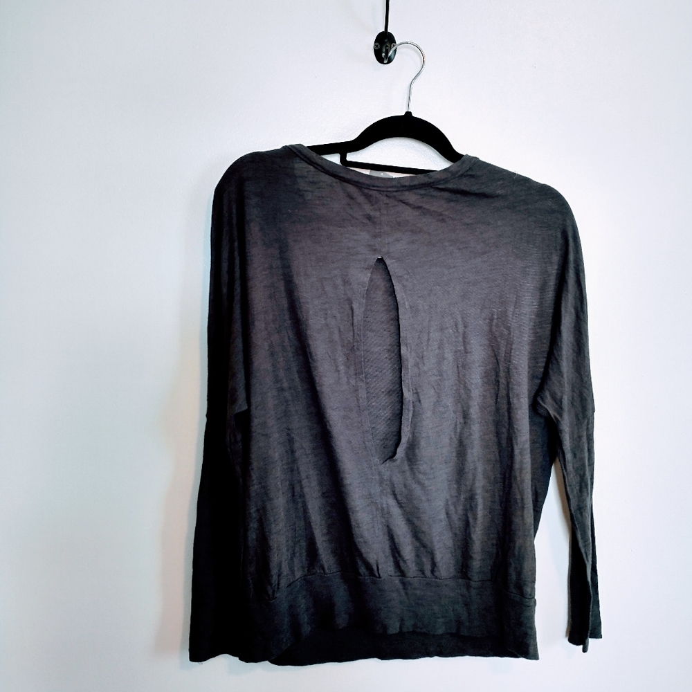 Grey long sleeve top with back cutout, bobi size medium